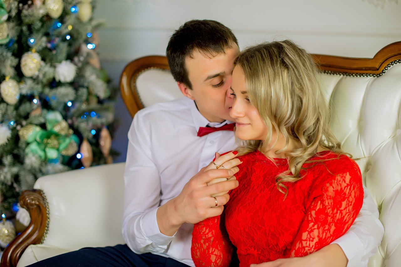 Immagine romantica con frasi d'amore per il risveglio di coppia il 30 dicembre 2025.