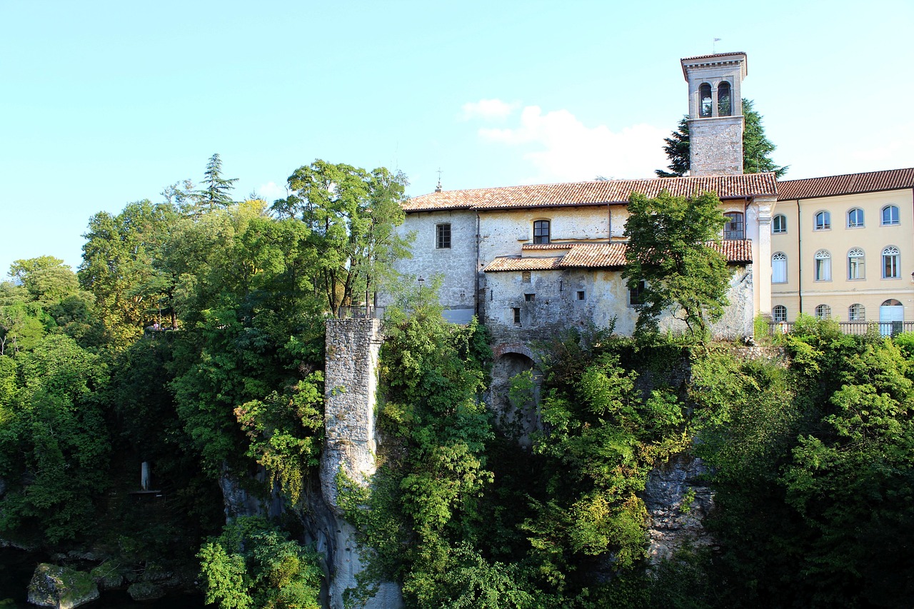 Passeggiata panoramica a Pontecorvo, con vista su paesaggi storici e angoli suggestivi del centro città.