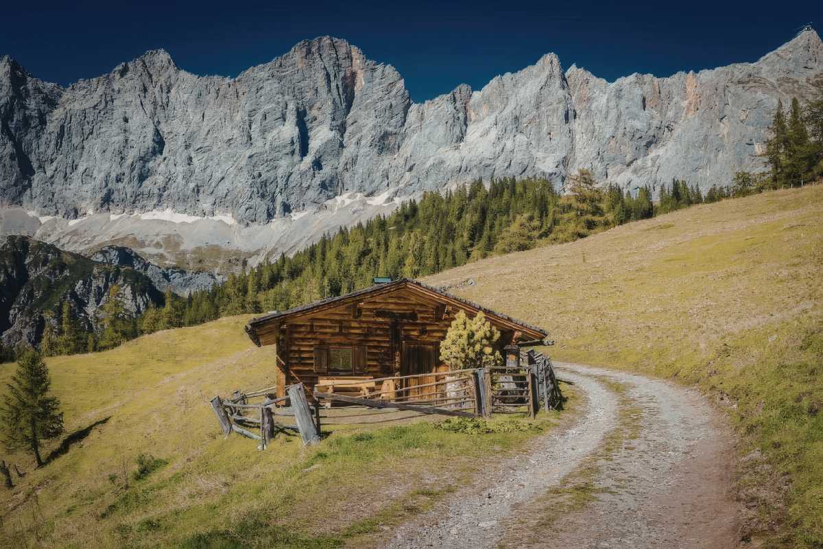 Rifugio incantevole nelle Dolomiti, ideale per dormire sotto le stelle.