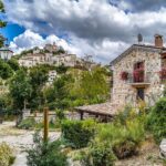 Paesaggio del suggestivo paese friulano, meta emergente per turisti europei.