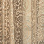 Tende ingiallite prima e dopo il trattamento sbiancante naturale.