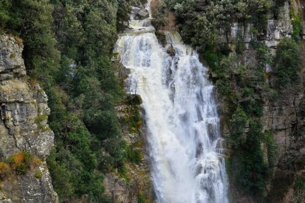 Le cascate più belle in Italia: quella trentina è uno spettacolo