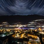 Trekking notturno in Italia, sentieri illuminati dalla luna e paesaggi mozzafiato.